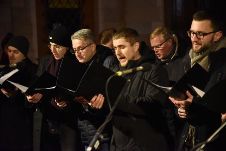 В центре Львова хор исполнил колядки на оригинальных языках разных стран мира