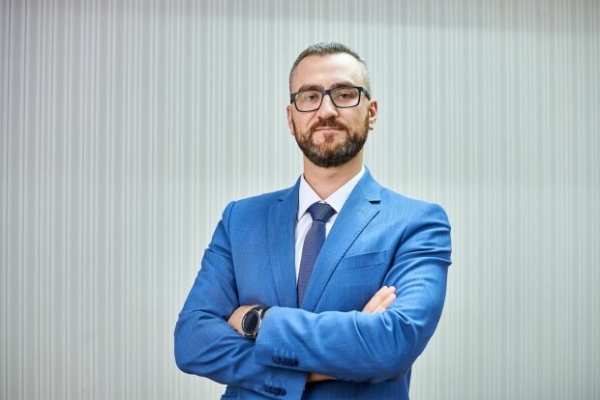 Украинский активист показал свое яйцо Януковичу и стал топ-менеджером Укрзализныци Украинский активист показал свое яйцо Януковичу и стал топ-менеджером Укрзализныци