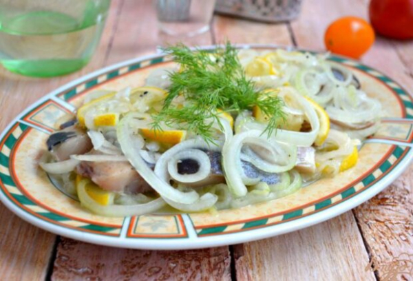 Можно не только к мясу: замаринуйте селедку с медом и больше не сможете есть иначе, рецепт Можно не только к мясу: замаринуйте селедку с медом и больше не сможете есть иначе, рецепт