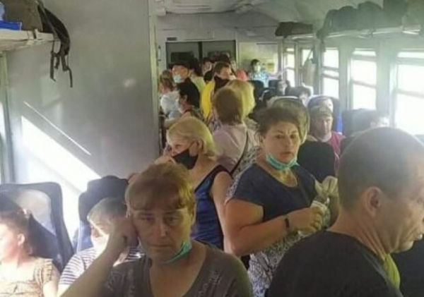В ржавых электричках "Укразализныци" появилась уникальная система вентиляции: "Двери закрываются не всегда..." В ржавых электричках "Укразализныци" появилась уникальная система вентиляции: "Двери закрываются не всегда..."