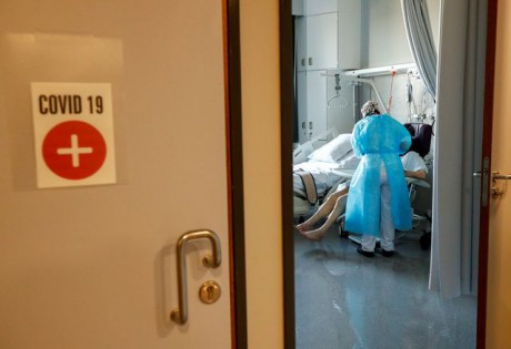 Во Франции за сутки зафиксировали 523 смерти от коронавируса Во Франции за сутки зафиксировали 523 смерти от коронавируса