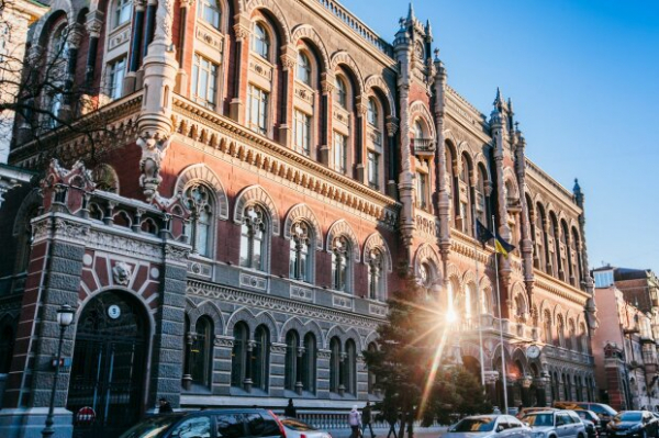 Нацбанк потратит 25 млн на шоколадки и консультационные услуги