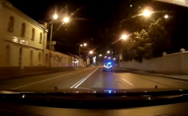 Мастер пряток - бабушка засела за шторой, пока полиция прочесывала город Мастер пряток - бабушка засела за шторой, пока полиция прочесывала город