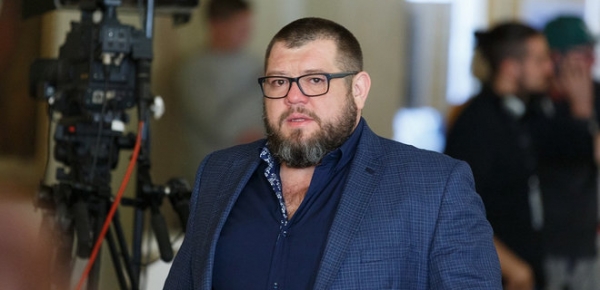 "Слуга народа" сделал громкое заявление о выходе из партии
"Слуга народа" сделал громкое заявление о выходе из партии