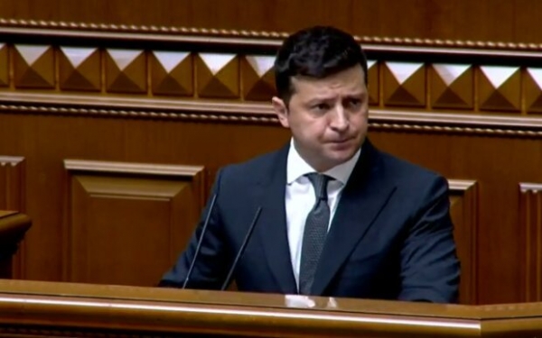 Зеленский в Раде пообещал украинцам крепкую армию и указал дорогу в Россию: "Вопрос не в мести"