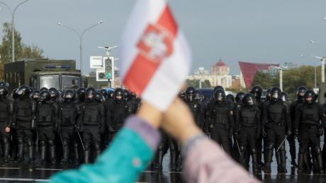 Очевидцы сообщили о задержаниях на акциях протеста в Минске, полиция применила спецсредства