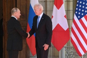 Путин предложил подключить США к "Минску": у Кравчука назвали новый сценарий по Донбассу
Путин предложил подключить США к "Минску": у Кравчука назвали новый сценарий по Донбассу