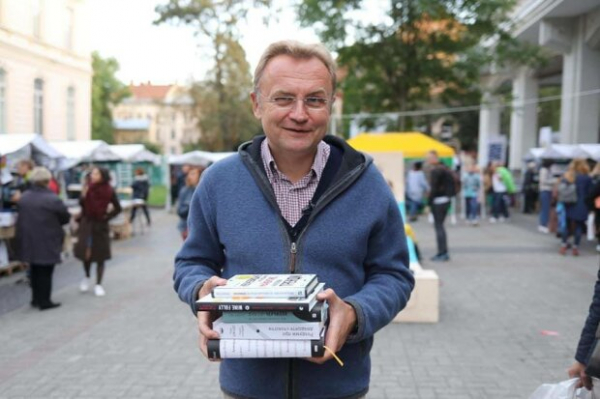 Андрей Садовый, Сергей Надал и Игорь Полищук: стало известно, кто из украинских мэров получает больше всего Андрей Садовый, Сергей Надал и Игорь Полищук: стало известно, кто из украинских мэров получает больше всего