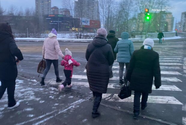 Маленькую девочку с рождения назвали, как любимый фрукт: теперь в школе могут быть "проблемы" Маленькую девочку с рождения назвали, как любимый фрукт: теперь в школе могут быть "проблемы"