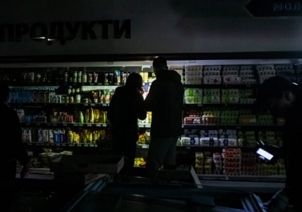 Перед новыми блэкаутами: украинцам напомнят, как они выживали прошлой зимой без света и под обстрелами Перед новыми блэкаутами: украинцам напомнят, как они выживали прошлой зимой без света и под обстрелами