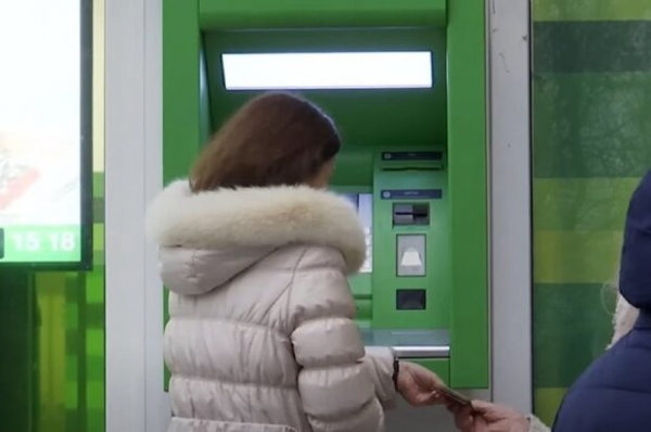 Украинцы жалуются на "кражу" денег ПриватБанком под видом комиссии: "Якобы был перевод" Украинцы жалуются на "кражу" денег ПриватБанком под видом комиссии: "Якобы был перевод"