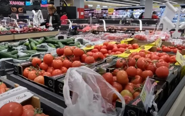 Можно покупать килограммами: ценники на томаты рухнули на 30%, другие овощи тоже радуют доступностью Можно покупать килограммами: ценники на томаты рухнули на 30%, другие овощи тоже радуют доступностью