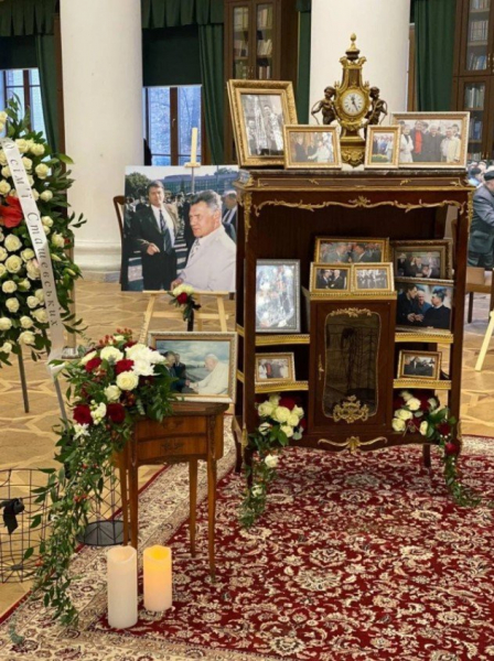 "Мы прощаемся с "Человеком эпохи": владелица ритуальной компании Алла Ландар об Александре Омельченко
"Мы прощаемся с "Человеком эпохи": владелица ритуальной компании Алла Ландар об Александре Омельченко