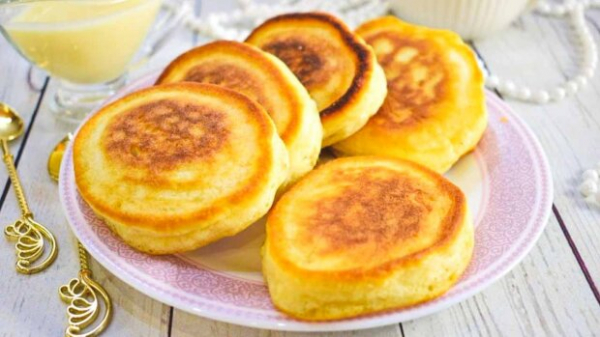 Рецепт пышных и полезных оладий без муки: 20 минут готовки и гора вкуснятины на тарелке Рецепт пышных и полезных оладий без муки: 20 минут готовки и гора вкуснятины на тарелке