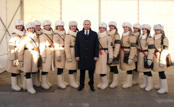 Топ-5 фото Путина, на которых его "подставили" с маленьким ростом
Топ-5 фото Путина, на которых его "подставили" с маленьким ростом