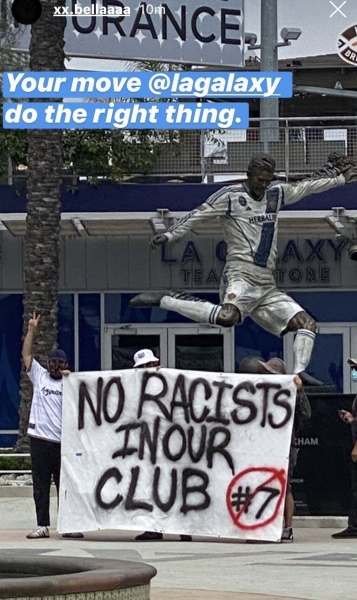Жена футболиста "Гэлакси" Александара Катаи написала про протесты в США и лишила мужа карьеры
Жена футболиста "Гэлакси" Александара Катаи написала про протесты в США и лишила мужа карьеры