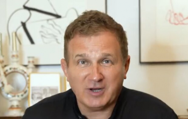 Юрий Горбунов изрядно "гульнул" без Кати Осадчей под звон бокалов: "Празднуем" Юрий Горбунов изрядно "гульнул" без Кати Осадчей под звон бокалов: "Празднуем"