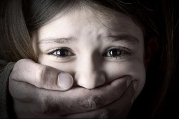 Пытался похитить: в Чернигове прохожие отбили 7-летнюю девочку у наркомана
Пытался похитить: в Чернигове прохожие отбили 7-летнюю девочку у наркомана