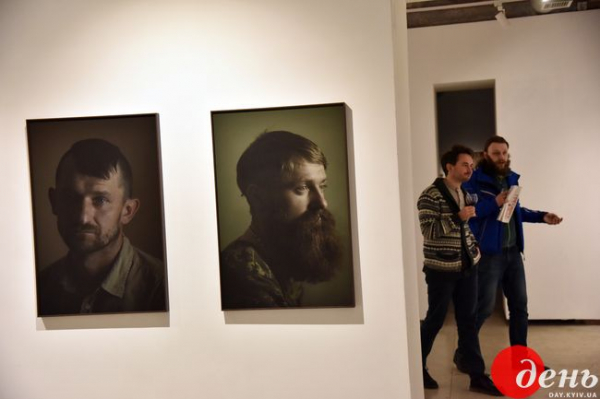 Во Львове показали портреты воинов, которые были на передовой российско-украинской войны Во Львове показали портреты воинов, которые были на передовой российско-украинской войны
