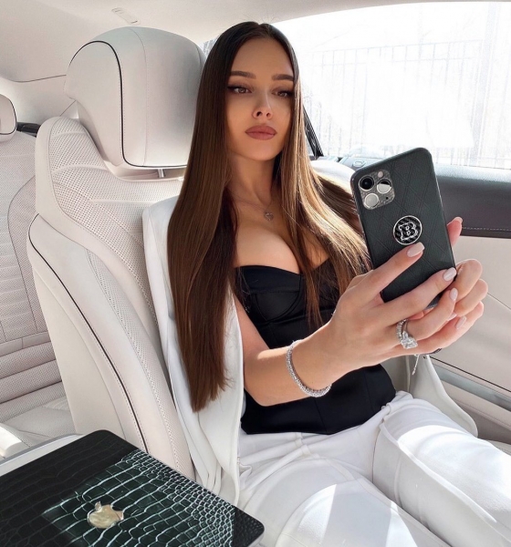 Олимпийская чемпионка Каролина Севастьянова поразила соблазнительной фотосессией
Олимпийская чемпионка Каролина Севастьянова поразила соблазнительной фотосессией