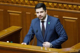 "Есть предатели": в Слуге народа предложили Зеленскому "отсеять шелуху"
"Есть предатели": в Слуге народа предложили Зеленскому "отсеять шелуху"