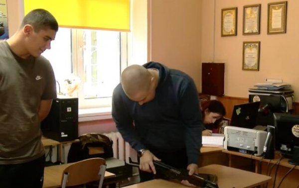 Дроны, мины и турникеты: школьникам внедряют новую дисциплину Дроны, мины и турникеты: школьникам внедряют новую дисциплину