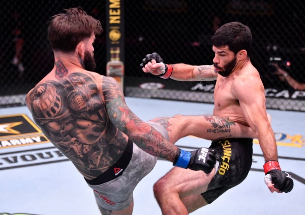 Коди Гарбрандт мощно нокаутировал Рафаэля Ассунсао на UFC 250
Коди Гарбрандт мощно нокаутировал Рафаэля Ассунсао на UFC 250