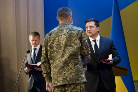 Президент Украины вручил государственные награды военным разведчикам Президент Украины вручил государственные награды военным разведчикам