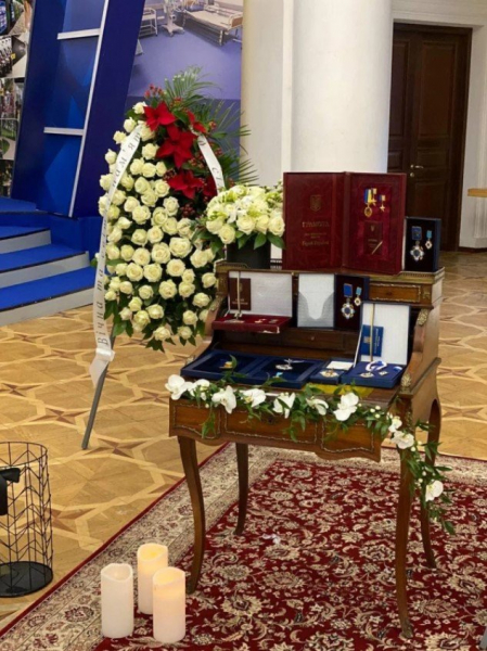 "Мы прощаемся с "Человеком эпохи": владелица ритуальной компании Алла Ландар об Александре Омельченко
"Мы прощаемся с "Человеком эпохи": владелица ритуальной компании Алла Ландар об Александре Омельченко