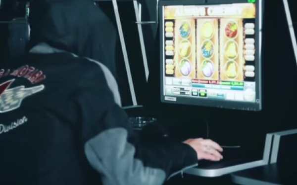 Онлайн-казино Slots City и Слото Кинг устраивают украинцам телефонный террор: заставляют сливать последние деньги Онлайн-казино Slots City и Слото Кинг устраивают украинцам телефонный террор: заставляют сливать последние деньги