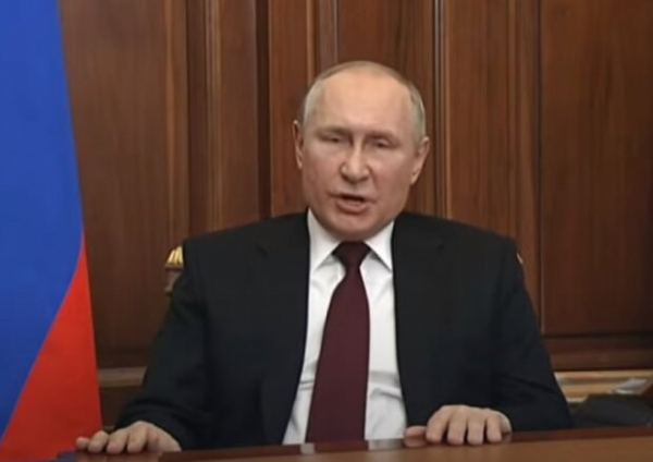 Владимир Путин вводит войска в "Л/ДНР" ради "русского мира": по Донецку едут колоны тяжелой техники Владимир Путин вводит войска в "Л/ДНР" ради "русского мира": по Донецку едут колоны тяжелой техники