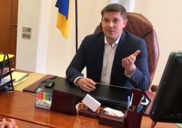 Губернатор Одещины не смог ответить на вопрос и решил вызвать Нацгвардию вытолкать журналистов Губернатор Одещины не смог ответить на вопрос и решил вызвать Нацгвардию вытолкать журналистов