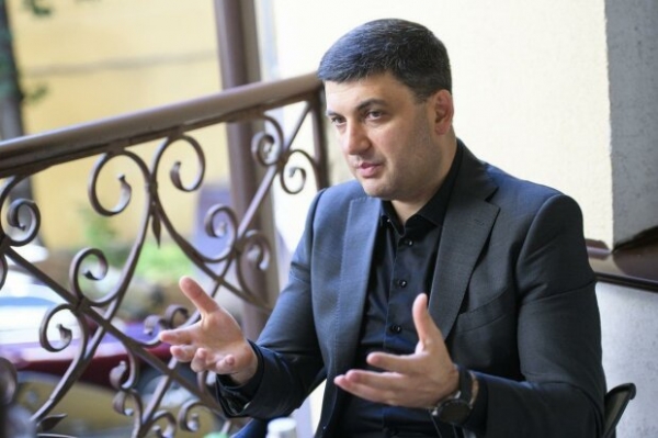 Жена и сын Гройсмана слегли с болезнью, экс-премьер изолировался от мира: "Я принял решение" Жена и сын Гройсмана слегли с болезнью, экс-премьер изолировался от мира: "Я принял решение"