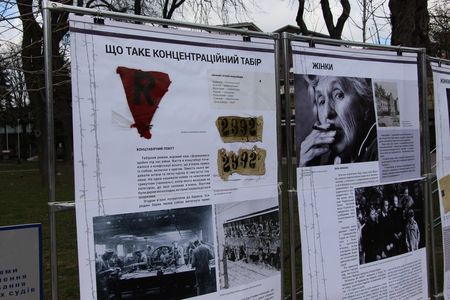 В центре Винницы развернули документальную выставку о узниках нацистских концлагерей В центре Винницы развернули документальную выставку о узниках нацистских концлагерей