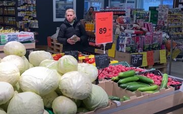 Овощной салат становится роскошью: цены на огурцы и помидоры резко пошли вверх Овощной салат становится роскошью: цены на огурцы и помидоры резко пошли вверх
