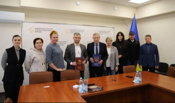НАПК будет бороть коррупцию со скандальным ректором КПИ: "Никакой не партнер, он их клиент" НАПК будет бороть коррупцию со скандальным ректором КПИ: "Никакой не партнер, он их клиент"