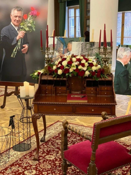 "Мы прощаемся с "Человеком эпохи": владелица ритуальной компании Алла Ландар об Александре Омельченко
"Мы прощаемся с "Человеком эпохи": владелица ритуальной компании Алла Ландар об Александре Омельченко