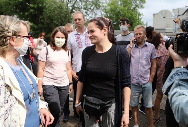 В Беларуси задержали соратницу главной соперницы Лукашенко за кресло президента
В Беларуси задержали соратницу главной соперницы Лукашенко за кресло президента