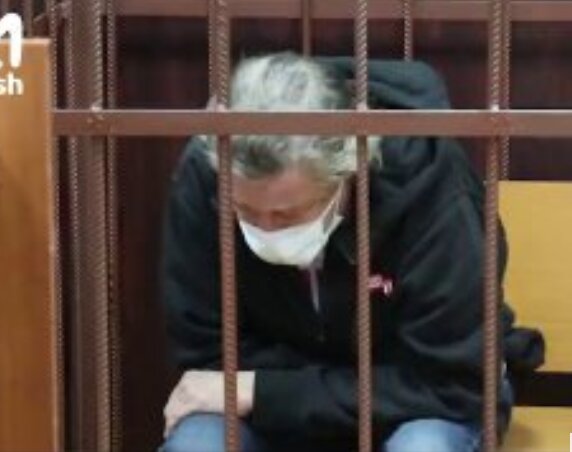 "Я виноват!" - после алкоголя, наркотиков и смертельного ДТП Михаила Ефремова отпустили домой "Я виноват!" - после алкоголя, наркотиков и смертельного ДТП Михаила Ефремова отпустили домой