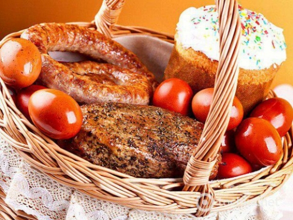 Что святят на Пасху: какие продукты нужно нести в церковь, а какие запрещено Что святят на Пасху: какие продукты нужно нести в церковь, а какие запрещено