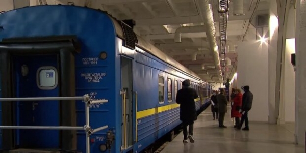 "Укрзализныця" пересадит горожан в новенькие вагоны с пультами управления: 3 млрд на окна и туалеты "Укрзализныця" пересадит горожан в новенькие вагоны с пультами управления: 3 млрд на окна и туалеты