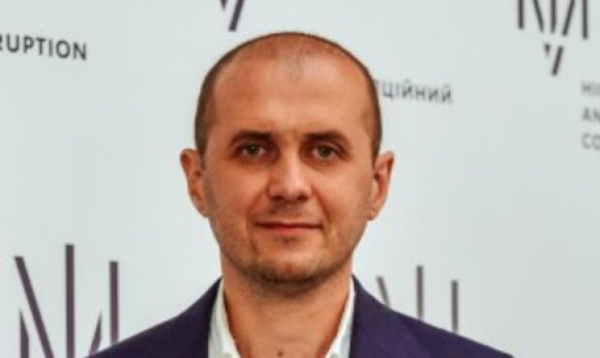Судья ВАКС Ярослав Шкодин делится лаской с известными фигурами коррупции: отпускает на свободу преступников и воров Судья ВАКС Ярослав Шкодин делится лаской с известными фигурами коррупции: отпускает на свободу преступников и воров