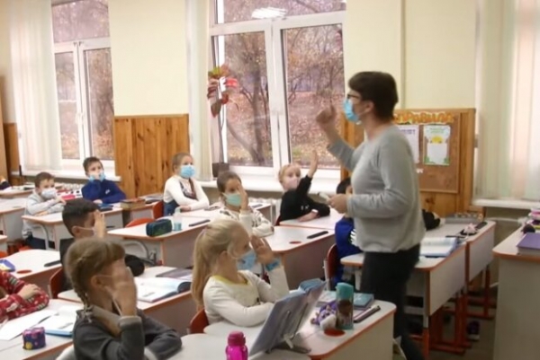 Правительство пересчитало зарплаты учителям и госслужащим: Шмигаль назвал суммы