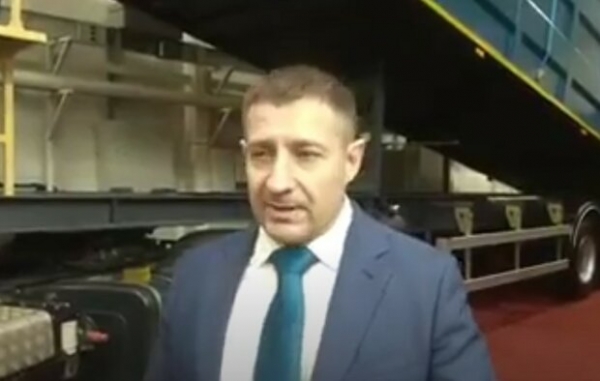 Алекс Белый: "Аверьянов бросая семью хочет отнять у них все имущество" Алекс Белый: "Аверьянов бросая семью хочет отнять у них все имущество"