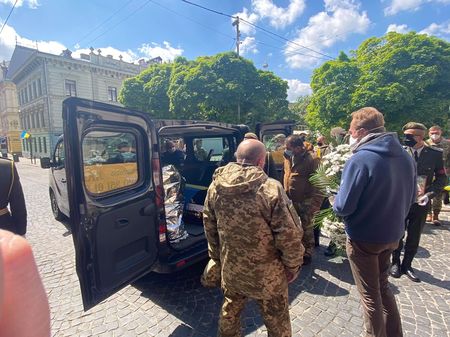 Во Львове простились с погибшим на войне Героем Андреем Суприганом Во Львове простились с погибшим на войне Героем Андреем Суприганом
