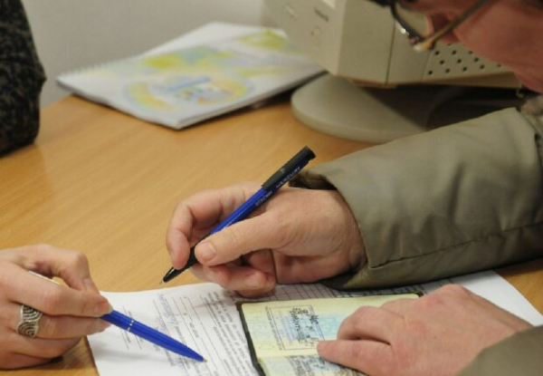 Переходить или остаться? Украинцам ответили, можно ли получать пенсию умершего супруга