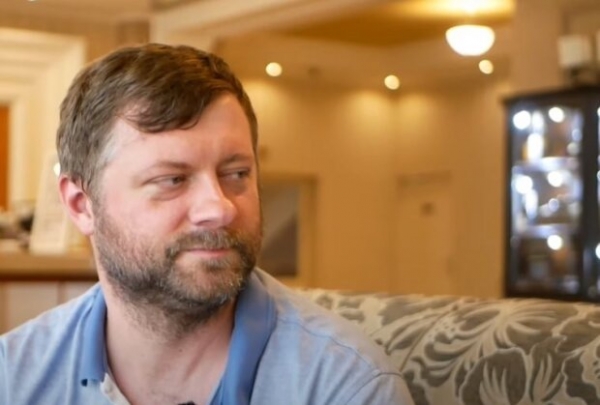 "Дровосек" Корниенко и "рабочая баба" Аллахвердиева засветились на одном кадре, картина маслом "Дровосек" Корниенко и "рабочая баба" Аллахвердиева засветились на одном кадре, картина маслом