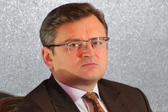 Кулеба заявил, что Путин отомстит за блокирование телеканалов своего кума
Кулеба заявил, что Путин отомстит за блокирование телеканалов своего кума