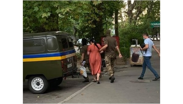 Агент влияния и подрывник нацбезопасности. СБУ в Херсоне схватила учительницу русского языка Агент влияния и подрывник нацбезопасности. СБУ в Херсоне схватила учительницу русского языка