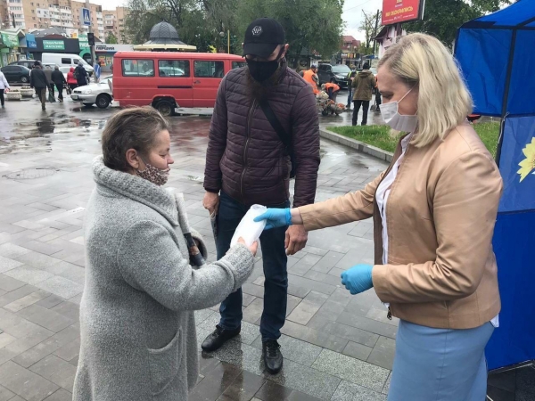 
                    Активисты молодежного крыла ОПЗЖ провели очередную акцию по раздаче масок в Киевской области                 